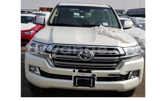 Acheter Import Voiture Toyota Land Cruiser Blanc à Import - Dubai, Namibie Acheter Import Voiture Toyota Land Cruiser Blanc à Import - Dubai, Namibie