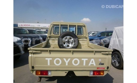 Acheter Import Voiture Toyota Land Cruiser Beige à Import - Dubai, Namibie Acheter Import Voiture Toyota Land Cruiser Beige à Import - Dubai, Namibie