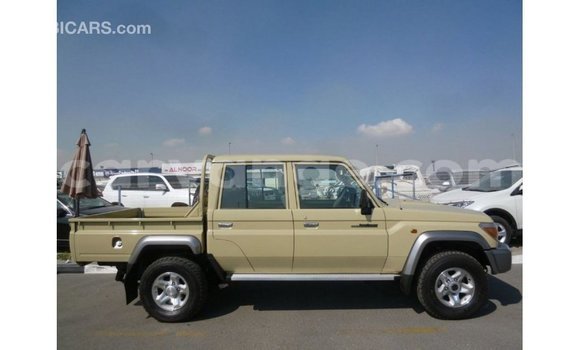 Acheter Import Voiture Toyota Land Cruiser Beige à Import - Dubai, Namibie Acheter Import Voiture Toyota Land Cruiser Beige à Import - Dubai, Namibie