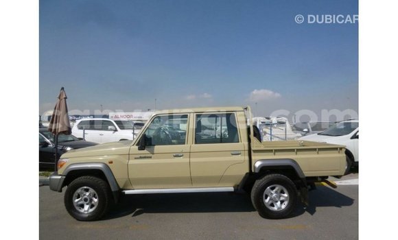 Acheter Import Voiture Toyota Land Cruiser Beige à Import - Dubai, Namibie Acheter Import Voiture Toyota Land Cruiser Beige à Import - Dubai, Namibie