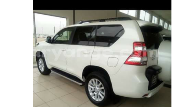 Buy New Chevrolet Avalanche White Car in Swakopmund in Namibia Buy New Chevrolet Avalanche White Car in Swakopmund in Namibia