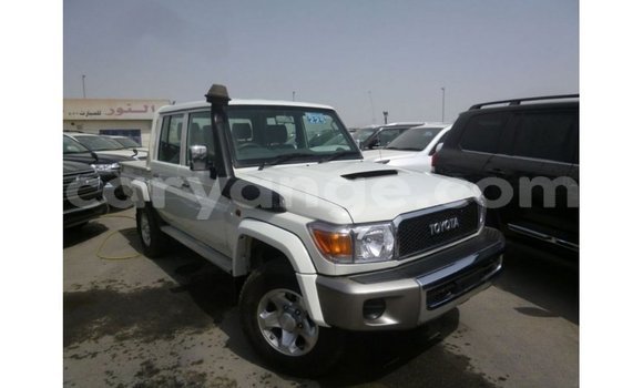 Acheter Import Voiture Toyota Land Cruiser Blanc à Import - Dubai, Namibie Acheter Import Voiture Toyota Land Cruiser Blanc à Import - Dubai, Namibie