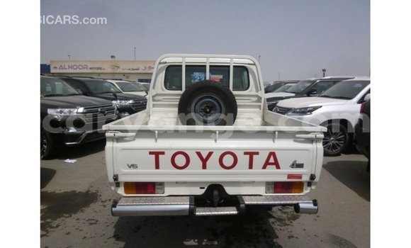 Acheter Import Voiture Toyota Land Cruiser Blanc à Import - Dubai, Namibie Acheter Import Voiture Toyota Land Cruiser Blanc à Import - Dubai, Namibie