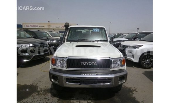 Acheter Import Voiture Toyota Land Cruiser Blanc à Import - Dubai, Namibie Acheter Import Voiture Toyota Land Cruiser Blanc à Import - Dubai, Namibie
