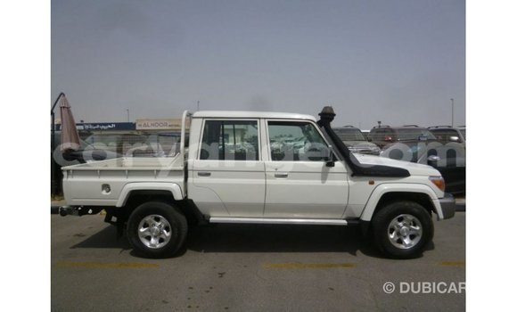 Acheter Import Voiture Toyota Land Cruiser Blanc à Import - Dubai, Namibie Acheter Import Voiture Toyota Land Cruiser Blanc à Import - Dubai, Namibie