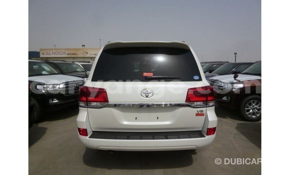 Acheter Import Voiture Toyota Land Cruiser Blanc à Import - Dubai, Namibie Acheter Import Voiture Toyota Land Cruiser Blanc à Import - Dubai, Namibie