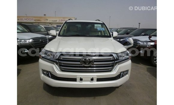 Acheter Import Voiture Toyota Land Cruiser Blanc à Import - Dubai, Namibie Acheter Import Voiture Toyota Land Cruiser Blanc à Import - Dubai, Namibie