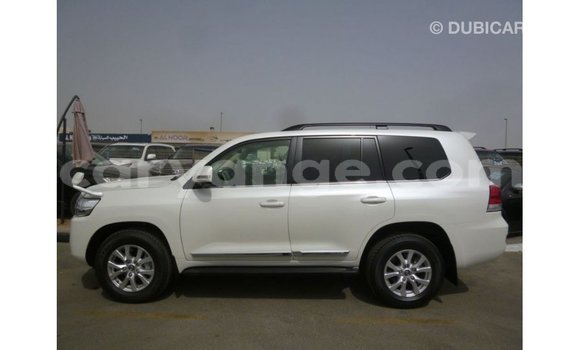 Acheter Import Voiture Toyota Land Cruiser Blanc à Import - Dubai, Namibie Acheter Import Voiture Toyota Land Cruiser Blanc à Import - Dubai, Namibie