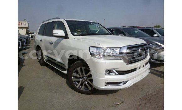 Acheter Import Voiture Toyota Land Cruiser Blanc à Import - Dubai, Namibie Acheter Import Voiture Toyota Land Cruiser Blanc à Import - Dubai, Namibie