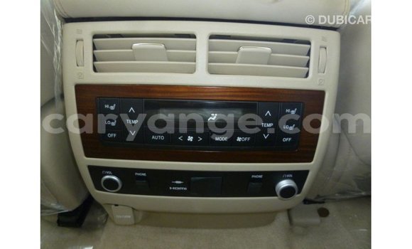 Acheter Import Voiture Toyota Land Cruiser Blanc à Import - Dubai, Namibie Acheter Import Voiture Toyota Land Cruiser Blanc à Import - Dubai, Namibie