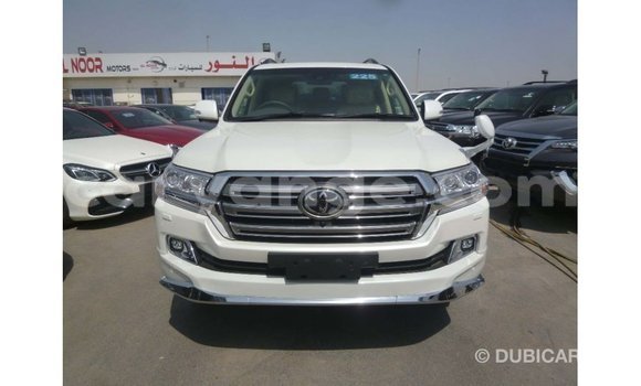 Acheter Import Voiture Toyota Land Cruiser Blanc à Import - Dubai, Namibie Acheter Import Voiture Toyota Land Cruiser Blanc à Import - Dubai, Namibie