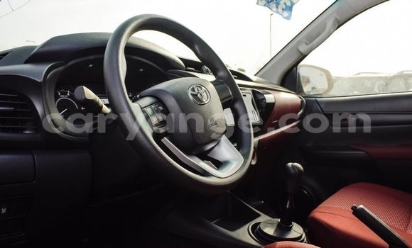 Acheter Import Voiture Toyota Hilux Blanc à Import - Dubai, Namibie Acheter Import Voiture Toyota Hilux Blanc à Import - Dubai, Namibie