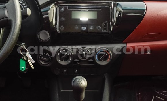 Acheter Import Voiture Toyota Hilux Blanc à Import - Dubai, Namibie Acheter Import Voiture Toyota Hilux Blanc à Import - Dubai, Namibie