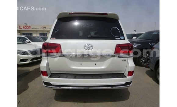 Acheter Import Voiture Toyota Land Cruiser Blanc à Import - Dubai, Namibie Acheter Import Voiture Toyota Land Cruiser Blanc à Import - Dubai, Namibie