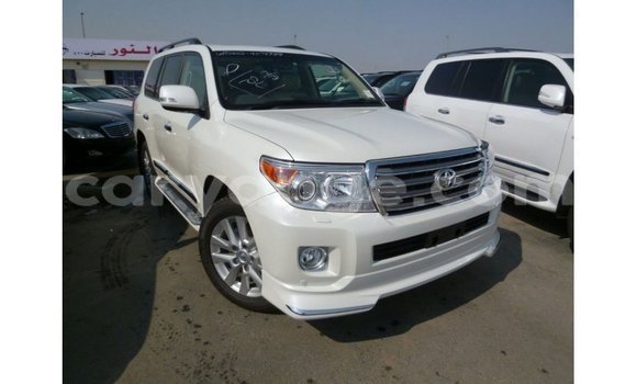 Acheter Import Voiture Toyota Land Cruiser Blanc à Import - Dubai, Namibie Acheter Import Voiture Toyota Land Cruiser Blanc à Import - Dubai, Namibie