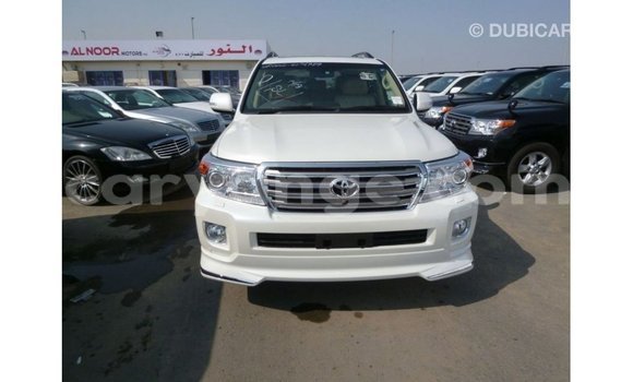 Acheter Import Voiture Toyota Land Cruiser Blanc à Import - Dubai, Namibie Acheter Import Voiture Toyota Land Cruiser Blanc à Import - Dubai, Namibie