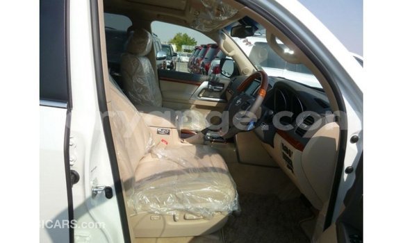 Acheter Import Voiture Toyota Land Cruiser Blanc à Import - Dubai, Namibie Acheter Import Voiture Toyota Land Cruiser Blanc à Import - Dubai, Namibie
