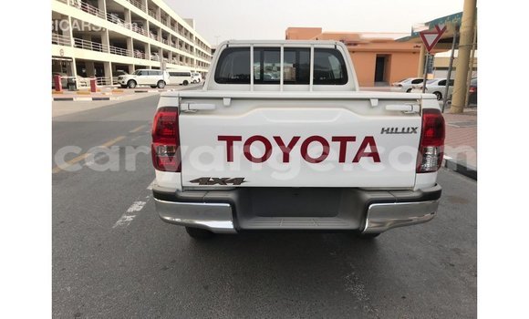 Acheter Import Voiture Toyota Hilux Blanc à Import - Dubai, Namibie Acheter Import Voiture Toyota Hilux Blanc à Import - Dubai, Namibie