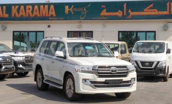 Acheter Import Voiture Toyota Land Cruiser Blanc à Import - Dubai, Namibie Acheter Import Voiture Toyota Land Cruiser Blanc à Import - Dubai, Namibie