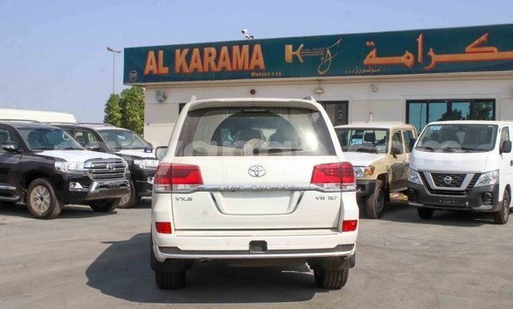Acheter Import Voiture Toyota Land Cruiser Blanc à Import - Dubai, Namibie Acheter Import Voiture Toyota Land Cruiser Blanc à Import - Dubai, Namibie