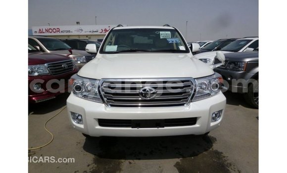 Acheter Import Voiture Toyota Land Cruiser Blanc à Import - Dubai, Namibie Acheter Import Voiture Toyota Land Cruiser Blanc à Import - Dubai, Namibie