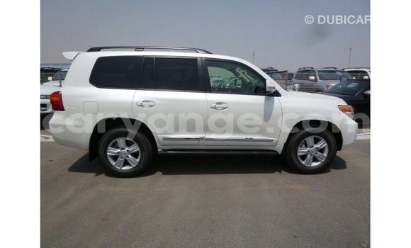 Acheter Import Voiture Toyota Land Cruiser Blanc à Import - Dubai, Namibie Acheter Import Voiture Toyota Land Cruiser Blanc à Import - Dubai, Namibie
