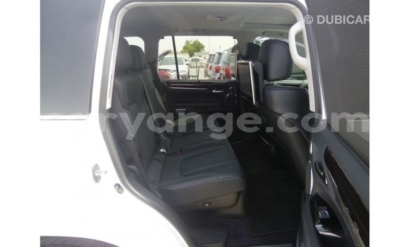 Acheter Import Voiture Lexus LX Blanc à Import - Dubai, Namibie Acheter Import Voiture Lexus LX Blanc à Import - Dubai, Namibie