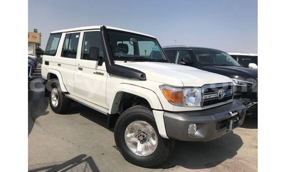 Acheter Import Voiture Toyota Land Cruiser Blanc à Import - Dubai, Namibie Acheter Import Voiture Toyota Land Cruiser Blanc à Import - Dubai, Namibie