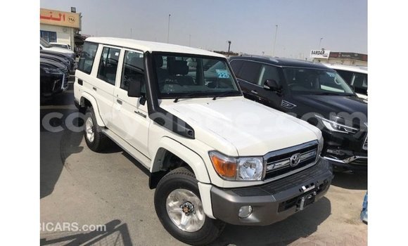 Acheter Import Voiture Toyota Land Cruiser Blanc à Import - Dubai, Namibie Acheter Import Voiture Toyota Land Cruiser Blanc à Import - Dubai, Namibie