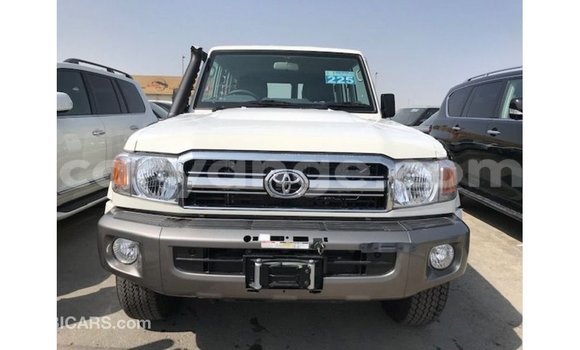 Acheter Import Voiture Toyota Land Cruiser Blanc à Import - Dubai, Namibie Acheter Import Voiture Toyota Land Cruiser Blanc à Import - Dubai, Namibie