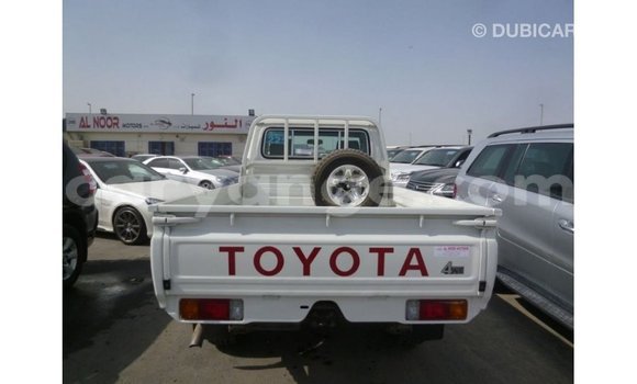 Acheter Import Voiture Toyota Land Cruiser Blanc à Import - Dubai, Namibie Acheter Import Voiture Toyota Land Cruiser Blanc à Import - Dubai, Namibie