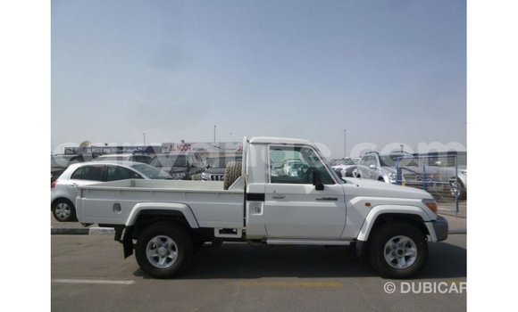 Acheter Import Voiture Toyota Land Cruiser Blanc à Import - Dubai, Namibie Acheter Import Voiture Toyota Land Cruiser Blanc à Import - Dubai, Namibie