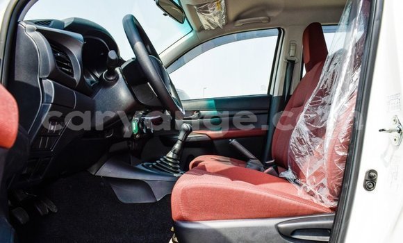 Acheter Import Voiture Toyota Hilux Blanc à Import - Dubai, Namibie Acheter Import Voiture Toyota Hilux Blanc à Import - Dubai, Namibie