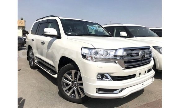 Acheter Import Voiture Toyota Land Cruiser Blanc à Import - Dubai, Namibie Acheter Import Voiture Toyota Land Cruiser Blanc à Import - Dubai, Namibie