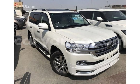 Acheter Import Voiture Toyota Land Cruiser Blanc à Import - Dubai, Namibie Acheter Import Voiture Toyota Land Cruiser Blanc à Import - Dubai, Namibie