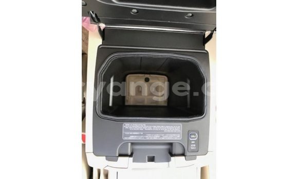 Acheter Import Voiture Toyota Land Cruiser Blanc à Import - Dubai, Namibie Acheter Import Voiture Toyota Land Cruiser Blanc à Import - Dubai, Namibie