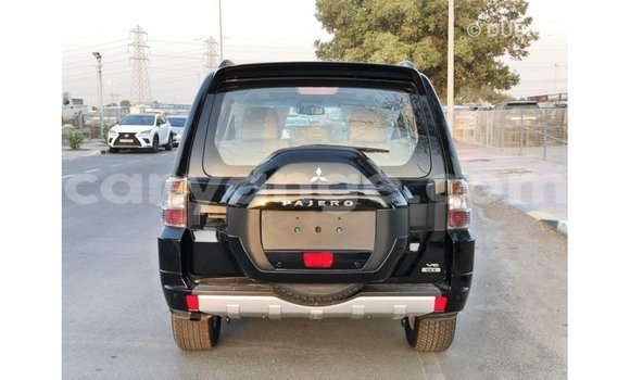 Acheter Import Voiture Mitsubishi Pajero Noir à Import - Dubai, Namibie Acheter Import Voiture Mitsubishi Pajero Noir à Import - Dubai, Namibie