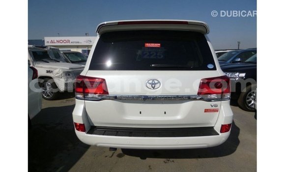 Acheter Import Voiture Toyota Land Cruiser Blanc à Import - Dubai, Namibie Acheter Import Voiture Toyota Land Cruiser Blanc à Import - Dubai, Namibie