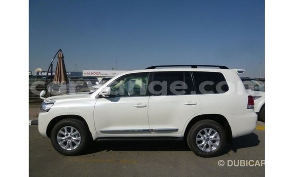 Acheter Import Voiture Toyota Land Cruiser Blanc à Import - Dubai, Namibie Acheter Import Voiture Toyota Land Cruiser Blanc à Import - Dubai, Namibie