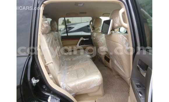 Acheter Import Voiture Toyota Land Cruiser Noir à Import - Dubai, Namibie Acheter Import Voiture Toyota Land Cruiser Noir à Import - Dubai, Namibie