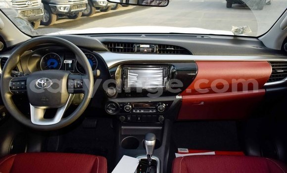 Acheter Import Voiture Toyota Hilux Blanc à Import - Dubai, Namibie Acheter Import Voiture Toyota Hilux Blanc à Import - Dubai, Namibie