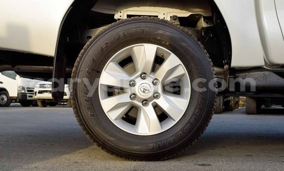 Acheter Import Voiture Toyota Hilux Blanc à Import - Dubai, Namibie Acheter Import Voiture Toyota Hilux Blanc à Import - Dubai, Namibie