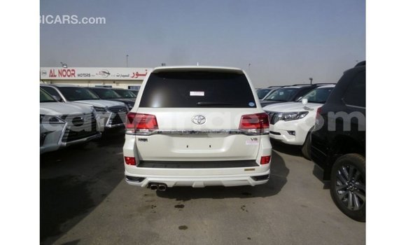 Acheter Import Voiture Toyota Land Cruiser Blanc à Import - Dubai, Namibie Acheter Import Voiture Toyota Land Cruiser Blanc à Import - Dubai, Namibie