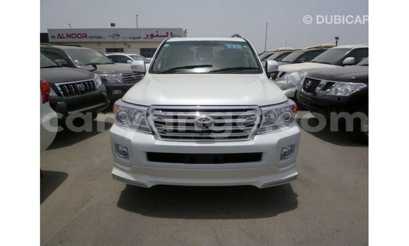 Acheter Import Voiture Toyota Land Cruiser Blanc à Import - Dubai, Namibie Acheter Import Voiture Toyota Land Cruiser Blanc à Import - Dubai, Namibie