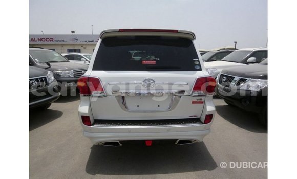 Acheter Import Voiture Toyota Land Cruiser Blanc à Import - Dubai, Namibie Acheter Import Voiture Toyota Land Cruiser Blanc à Import - Dubai, Namibie