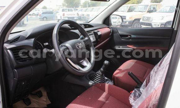 Acheter Import Voiture Toyota Hilux Blanc à Import - Dubai, Namibie Acheter Import Voiture Toyota Hilux Blanc à Import - Dubai, Namibie
