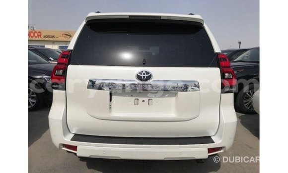 Acheter Import Voiture Toyota Prado Blanc à Import - Dubai, Namibie Acheter Import Voiture Toyota Prado Blanc à Import - Dubai, Namibie