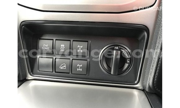 Acheter Import Voiture Toyota Prado Blanc à Import - Dubai, Namibie Acheter Import Voiture Toyota Prado Blanc à Import - Dubai, Namibie