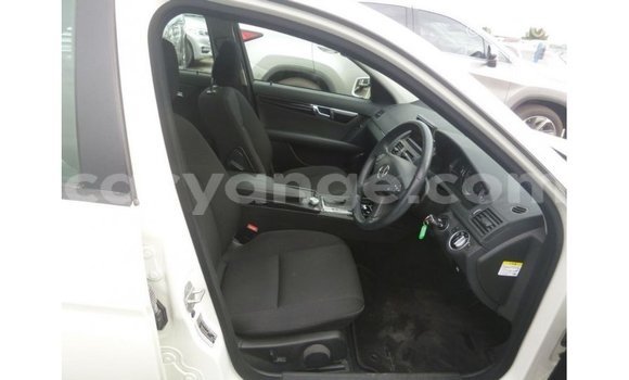 Acheter Import Voiture Mercedes-Benz 200 Blanc à Import - Dubai, Namibie Acheter Import Voiture Mercedes-Benz 200 Blanc à Import - Dubai, Namibie