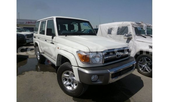 Acheter Import Voiture Toyota Land Cruiser Blanc à Import - Dubai, Namibie Acheter Import Voiture Toyota Land Cruiser Blanc à Import - Dubai, Namibie